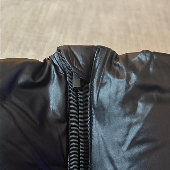 Athleta Women’s Black Glossy Puffer Jacket - Picture 4 of 16